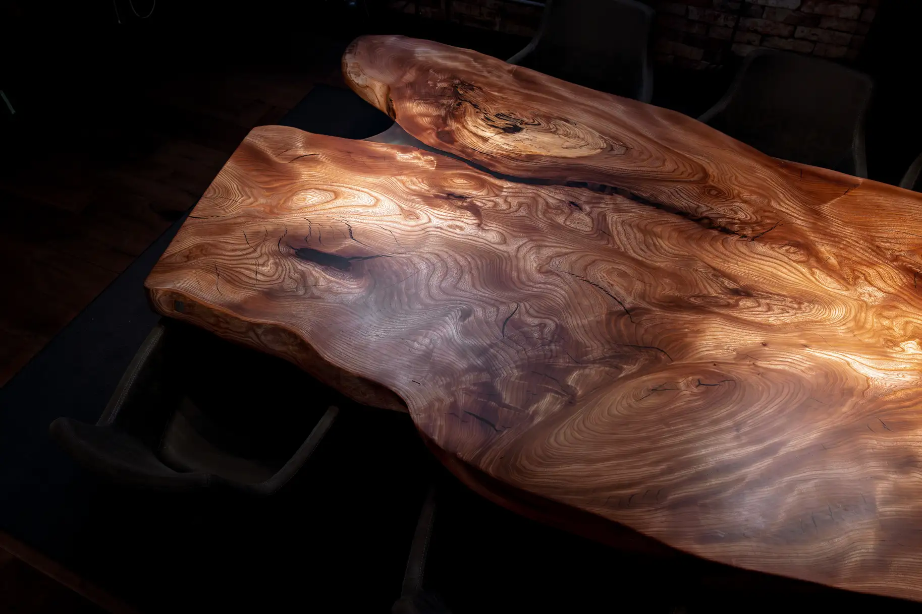 Close-up of the natural wood grain of a live edge table – unique solid wood natural furniture