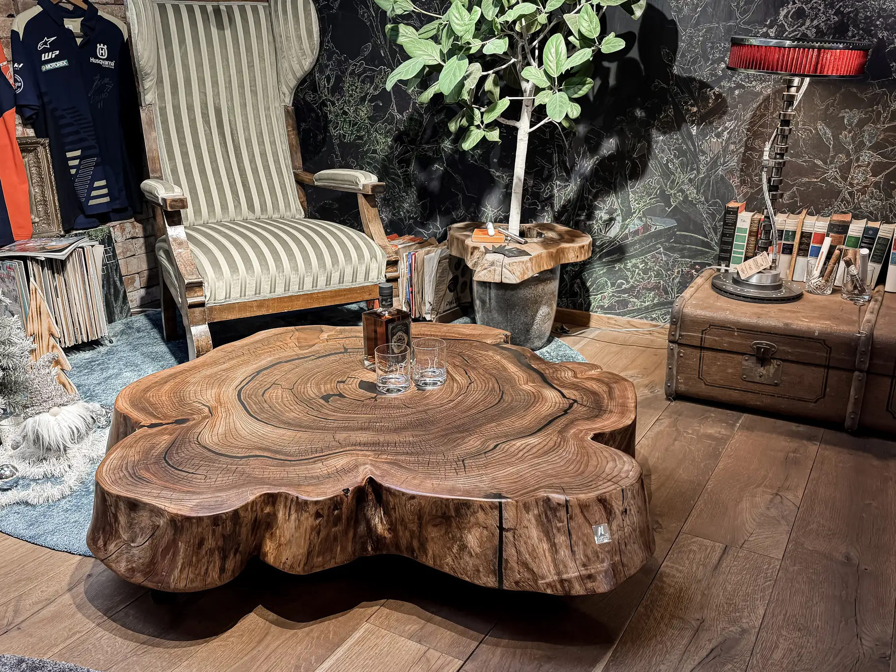 Elm coffee table made from a solid tree slice crafted in the Stammdesign manufactory