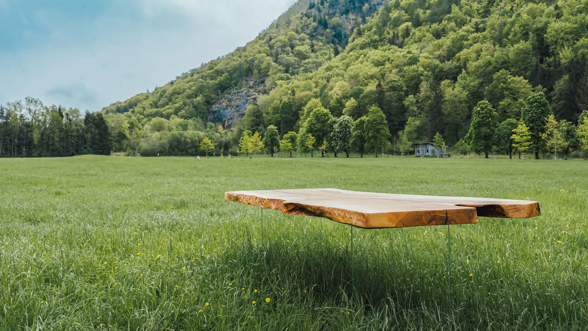 Schwebetisch mit Glasgestell von Stammdesign