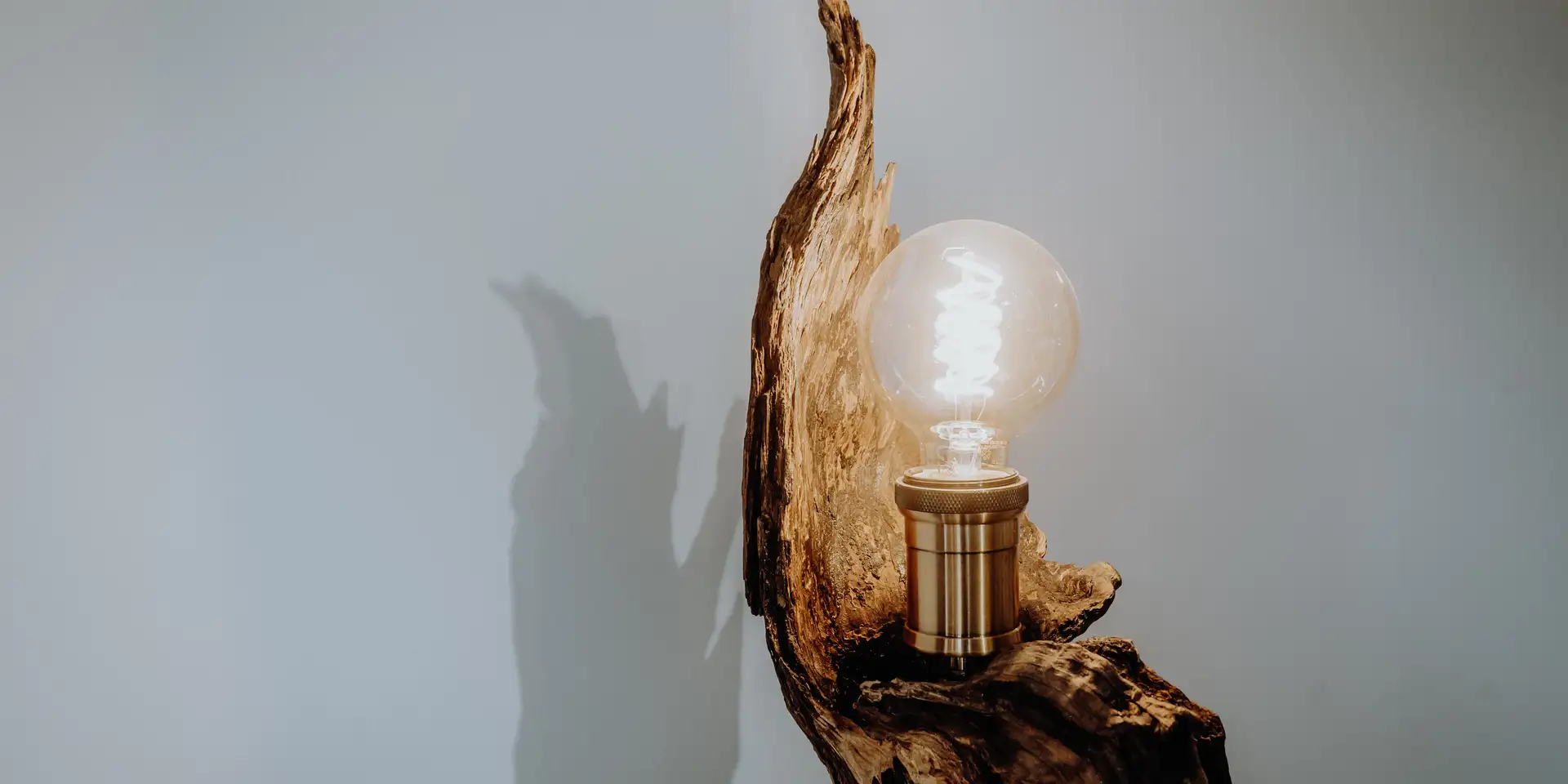 Moderne Designer Stehlampe aus Holz und Metall von Stammdesign für moderne Einrichtung