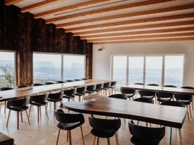 Stammdesign Tische im Showroom Bellikon