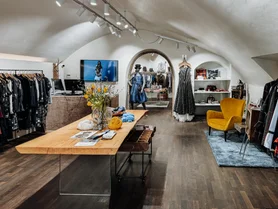 Stammdesign Tische im Showroom Salzburg