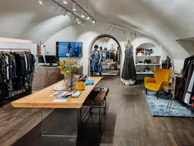 Mesas Stammdesign en el showroom de Salzburgo