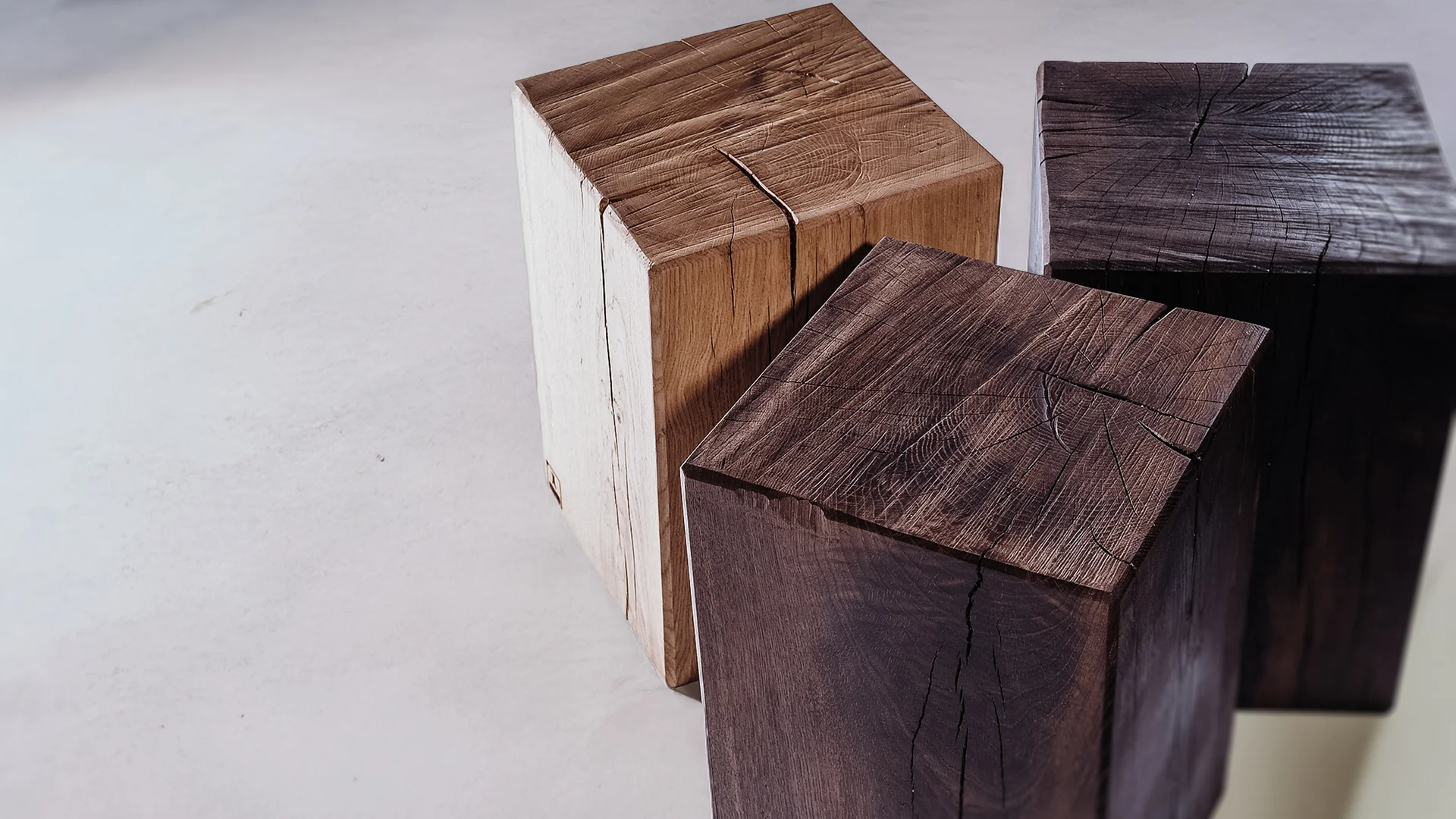 Robuste Hocker aus einem Baumstamm von Stammdesign