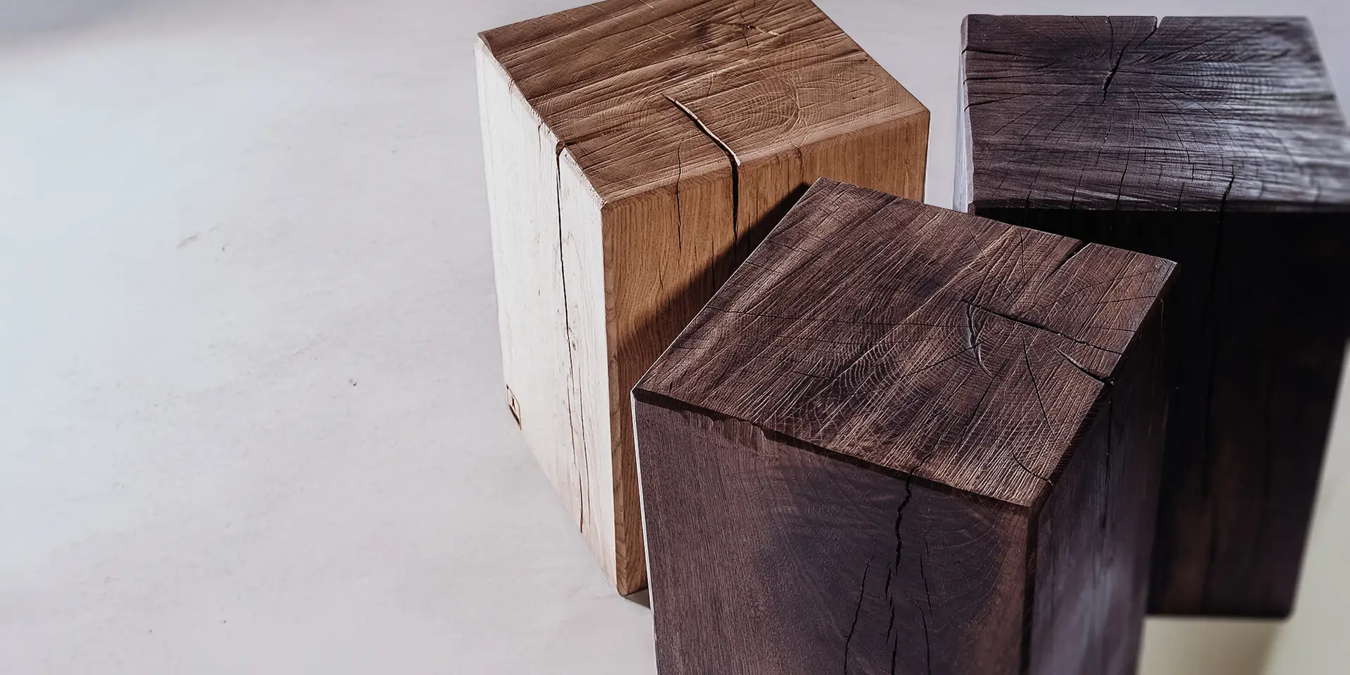 Robuste Hocker aus einem Baumstamm von Stammdesign