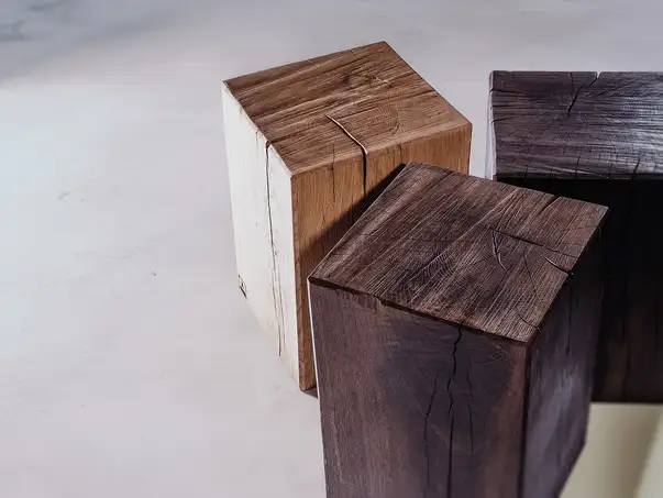 Sgabelli robusti ricavati da un tronco d'albero di Stammdesign