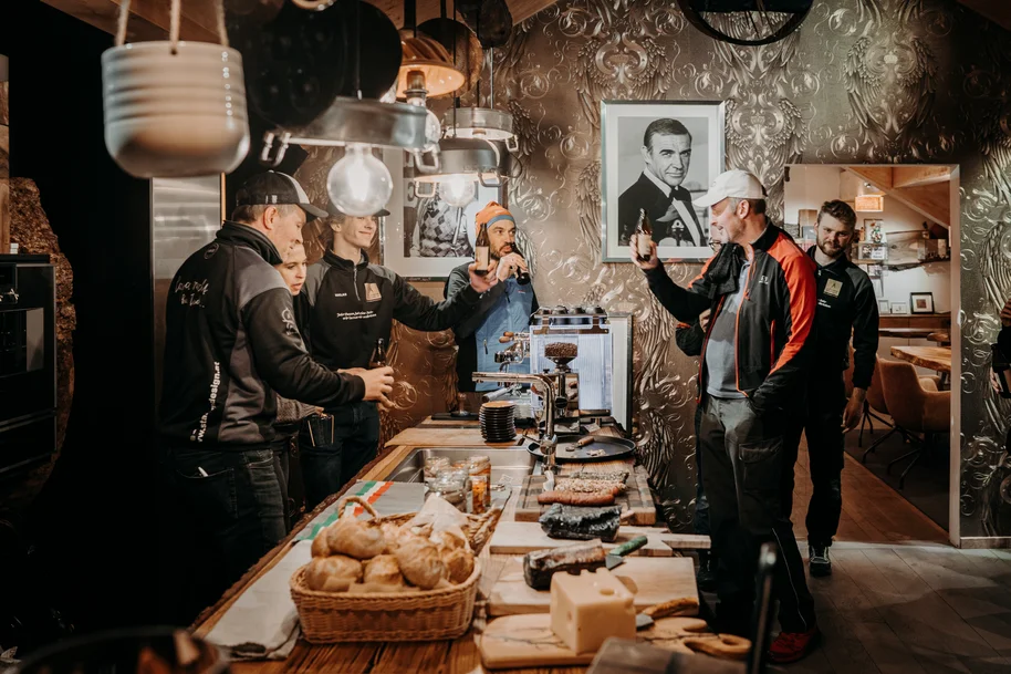 Snack during the woodcraft workshop