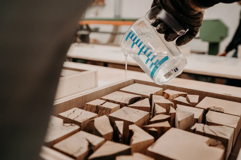 Epoxy resin woodwork in the workshop at Stammdesign in Perwang