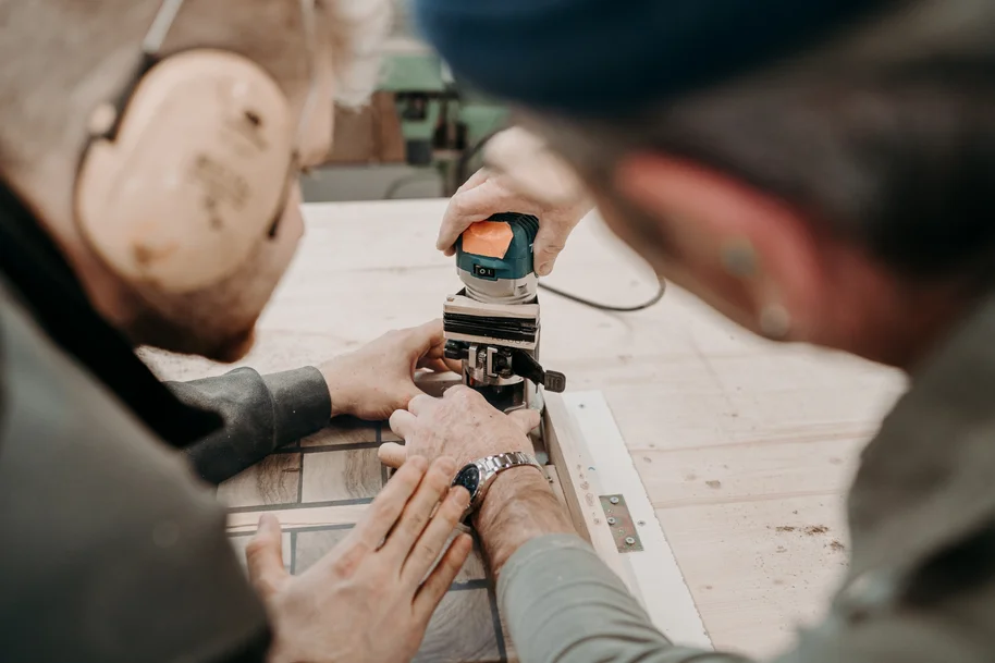 Sanding work in the wood workshop
