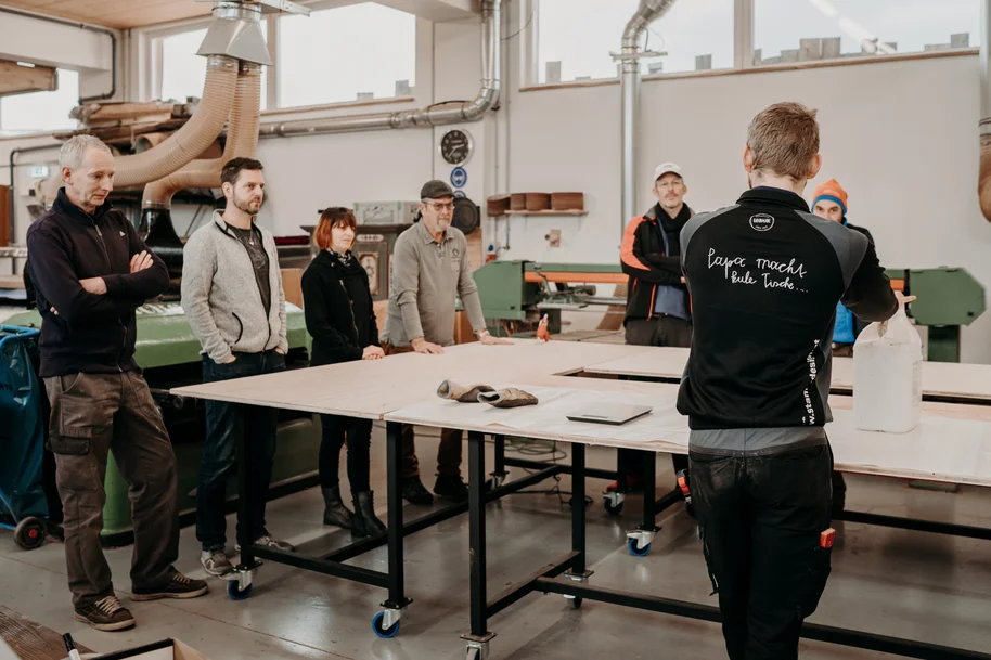 Participants working with wood and epoxy resin in the workshop