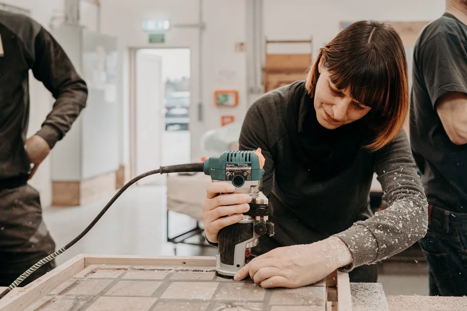 Creative woodwork in the epoxy resin workshop at Stammdesign