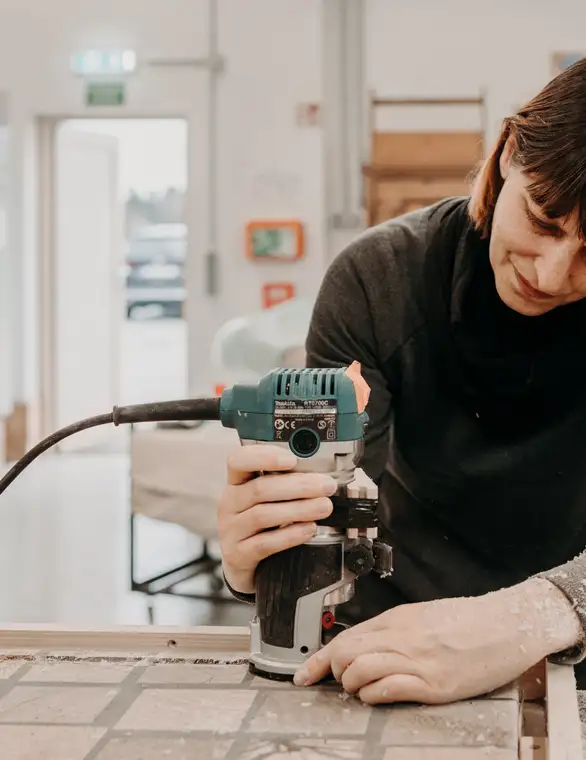 Lerne Epoxidharz-Holzarbeiten im Handwerkskurs bei Stammdesign in Perwang