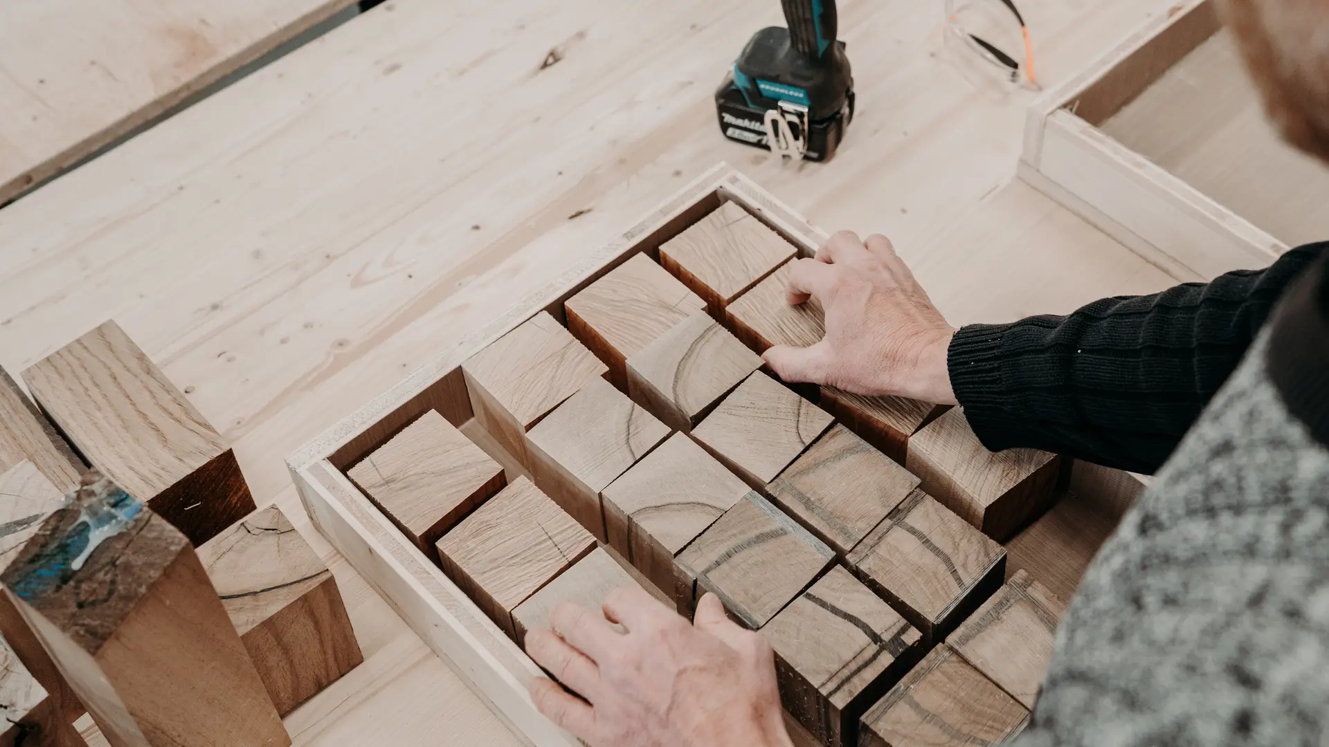 Lerne Epoxidharz-Holzarbeiten im Handwerkskurs bei Stammdesign in Perwang