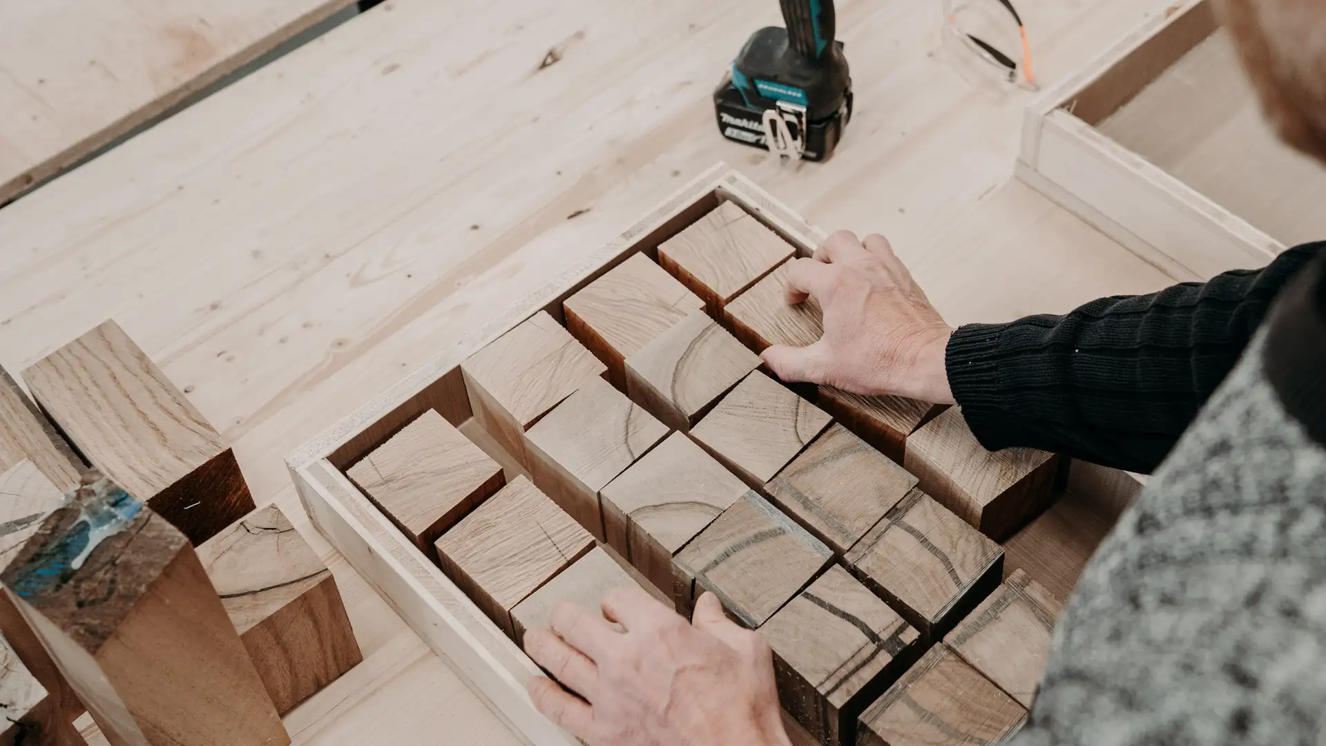 Lerne Epoxidharz-Holzarbeiten im Handwerkskurs bei Stammdesign in Perwang