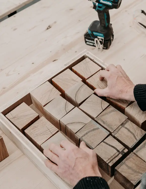 Lerne Epoxidharz-Holzarbeiten im Handwerkskurs bei Stammdesign in Perwang