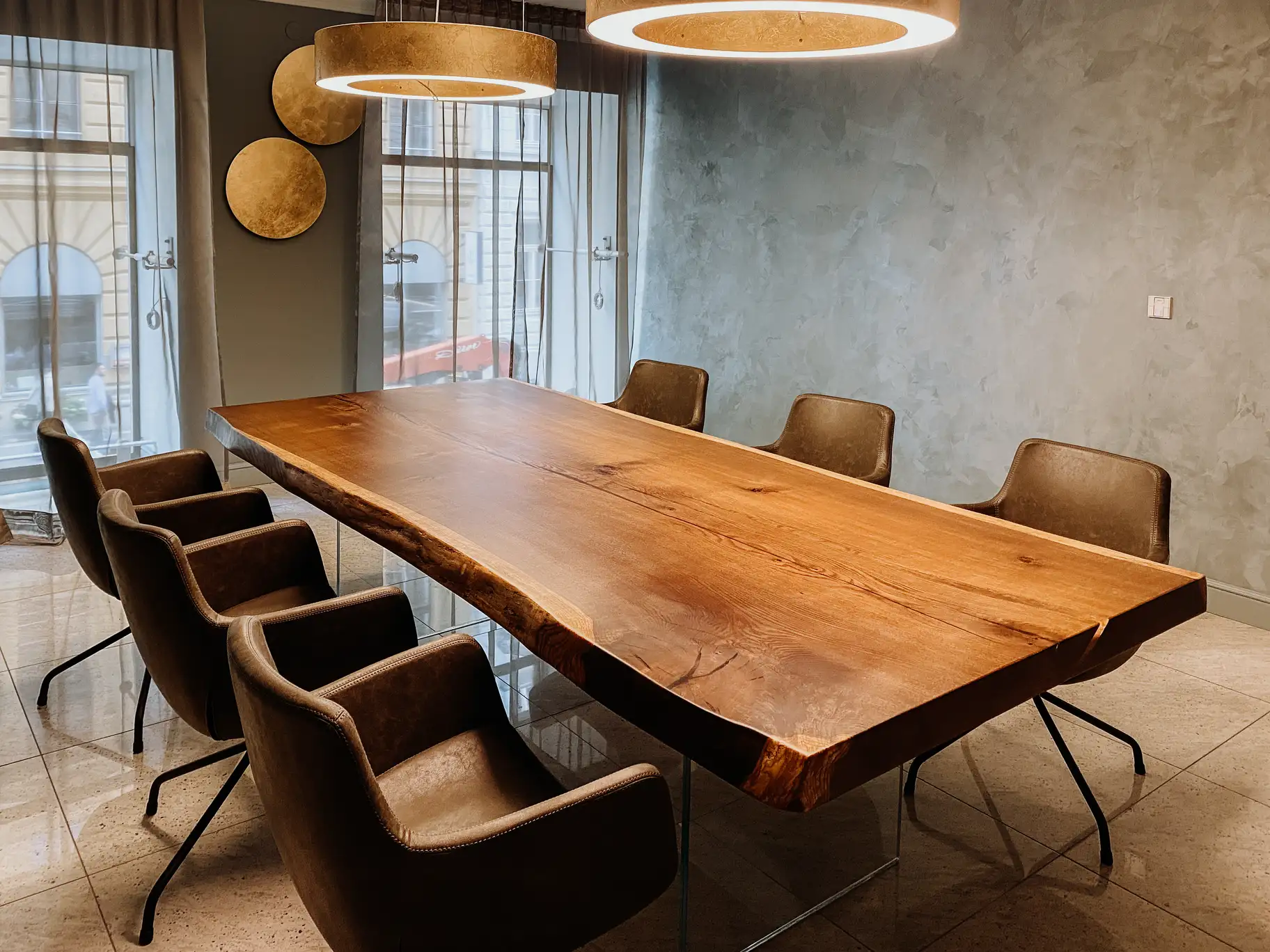 Modern designer tree stump table with glass legs and solid oak wood tabletop by Stammdesign.