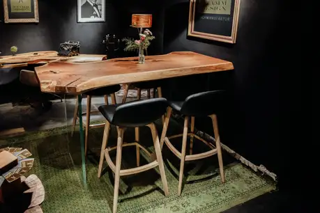 Heavy-duty standing table for hospitality with sturdy glass legs and durable surface by Stammdesign.