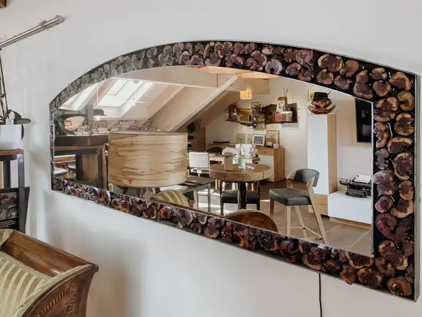 Exklusiver Design Wandspiegel aus Weinstock Holz von Stammdesign