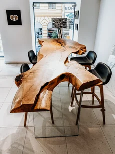 Exclusive standing table made from a tree trunk with sturdy glass legs by Stammdesign, crafted from pear wood.