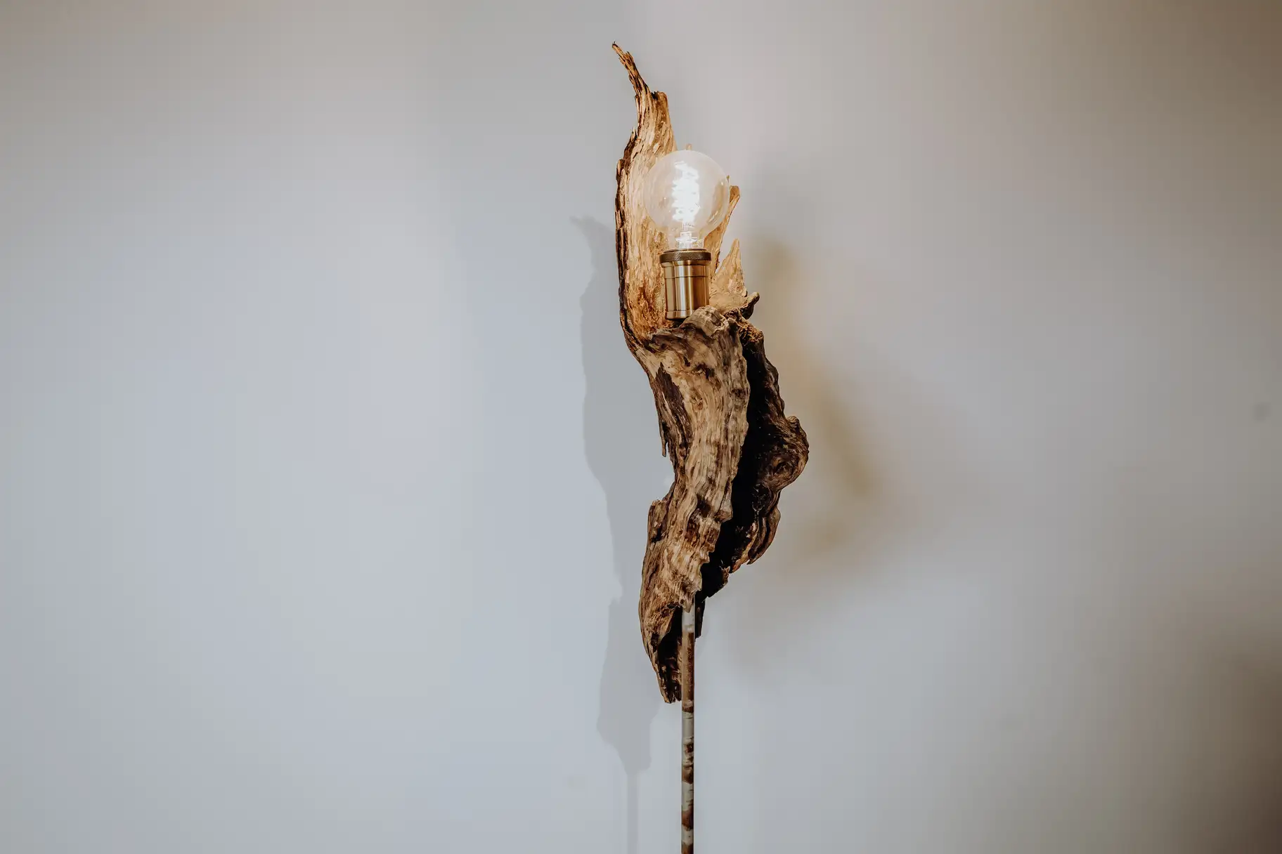 Moderne Designer Stehlampe aus Holz und Metall von Stammdesign für moderne Einrichtung