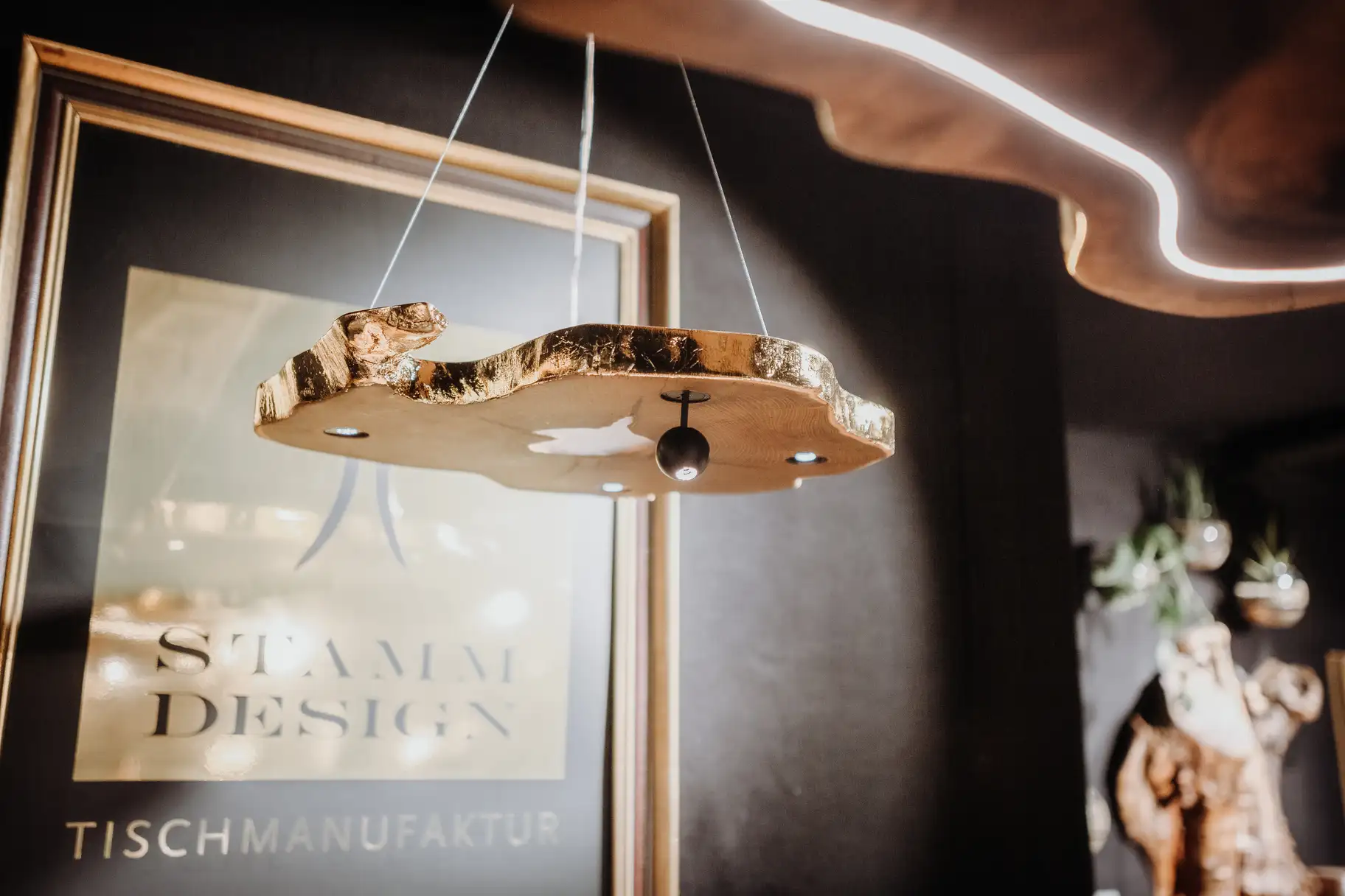 Lámpara de techo hecha a mano, elegante, con 2 niveles y luz cálida, de madera de Stammdesign.