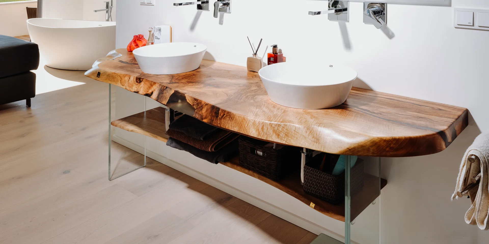 Washbasin made from a tree trunk with natural wood structure by Stammdesign in the bathroom.