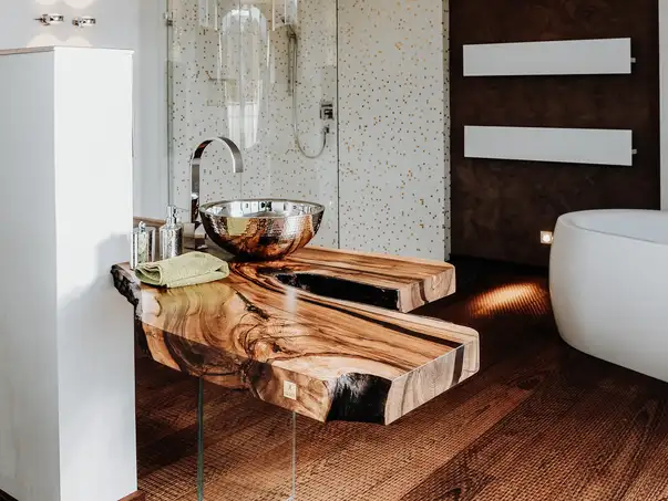 Lavabo di alta qualità di Stammdesign realizzato con un tronco d'albero, arredamento moderno per il bagno.