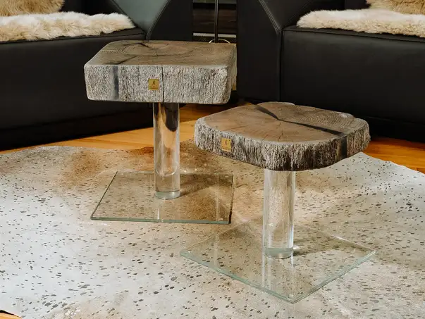 Tavolino rustico da designer realizzato con un tronco di quercia di Stammdesign.