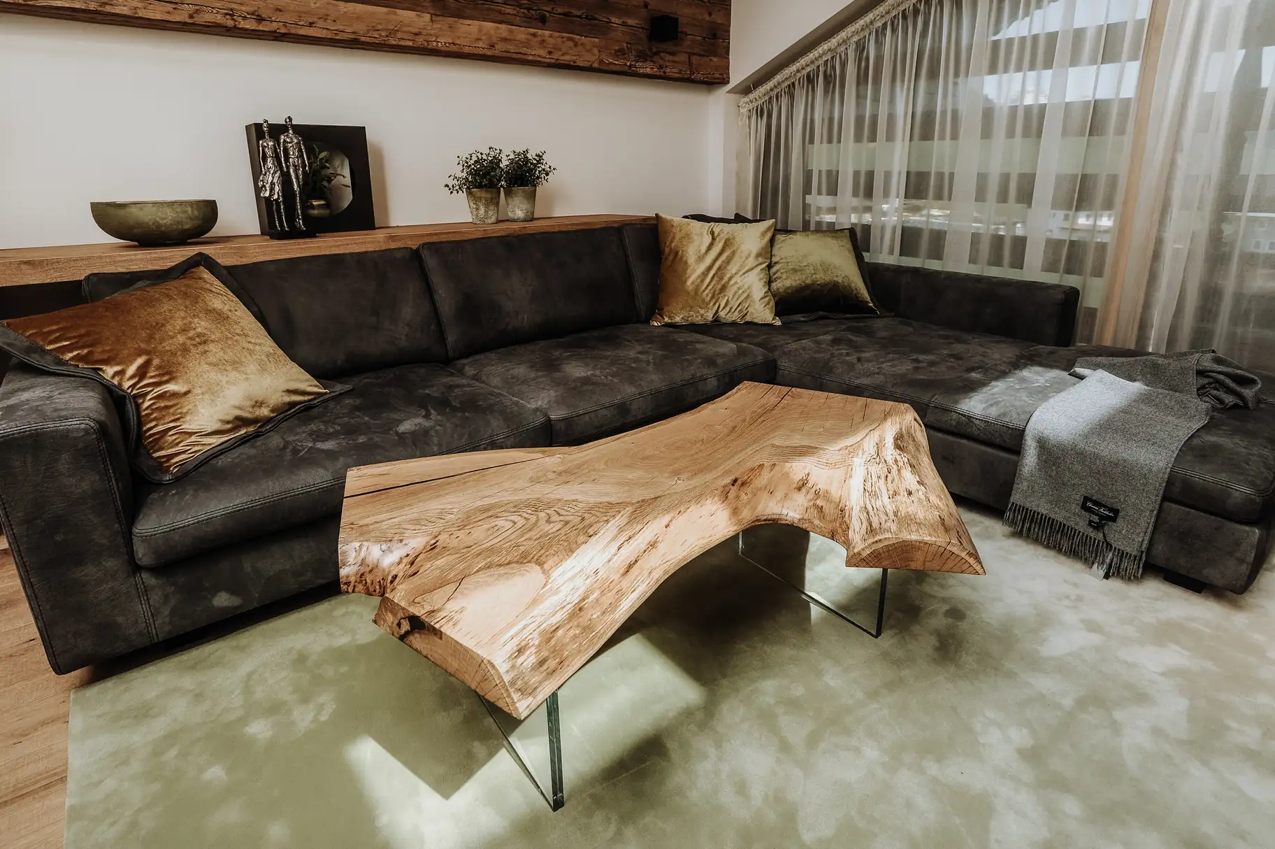 Rustic coffee table made from a tree trunk with vibrant grain and a solid oak tabletop, left side.