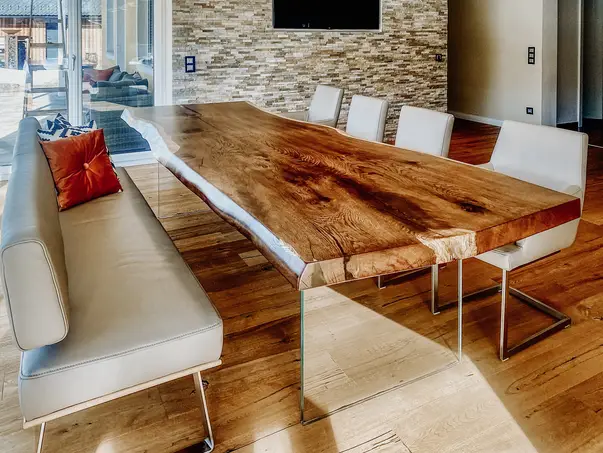Mesa de comedor única de un tronco con mesa estable y diseño natural de roble.