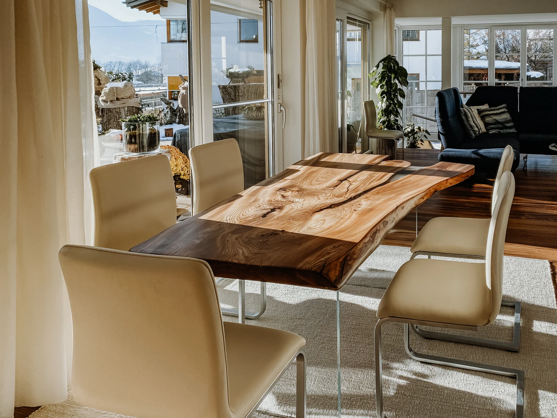 Mesa exclusiva de madera de un tronco con mesa de madera natural de olmo.