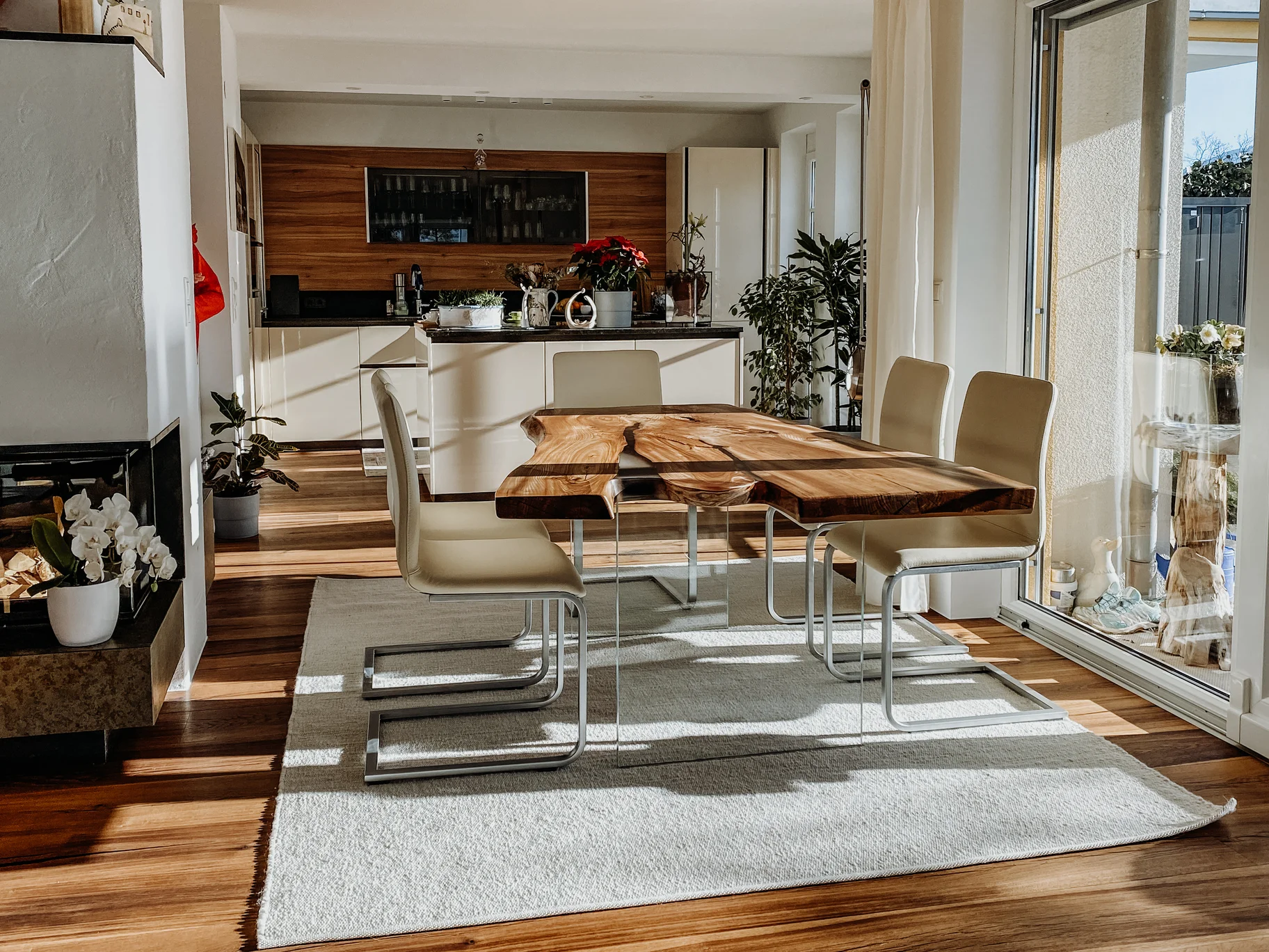 Mesa exclusiva de madera de un tronco con mesa de madera natural de olmo, vista frontal 2.