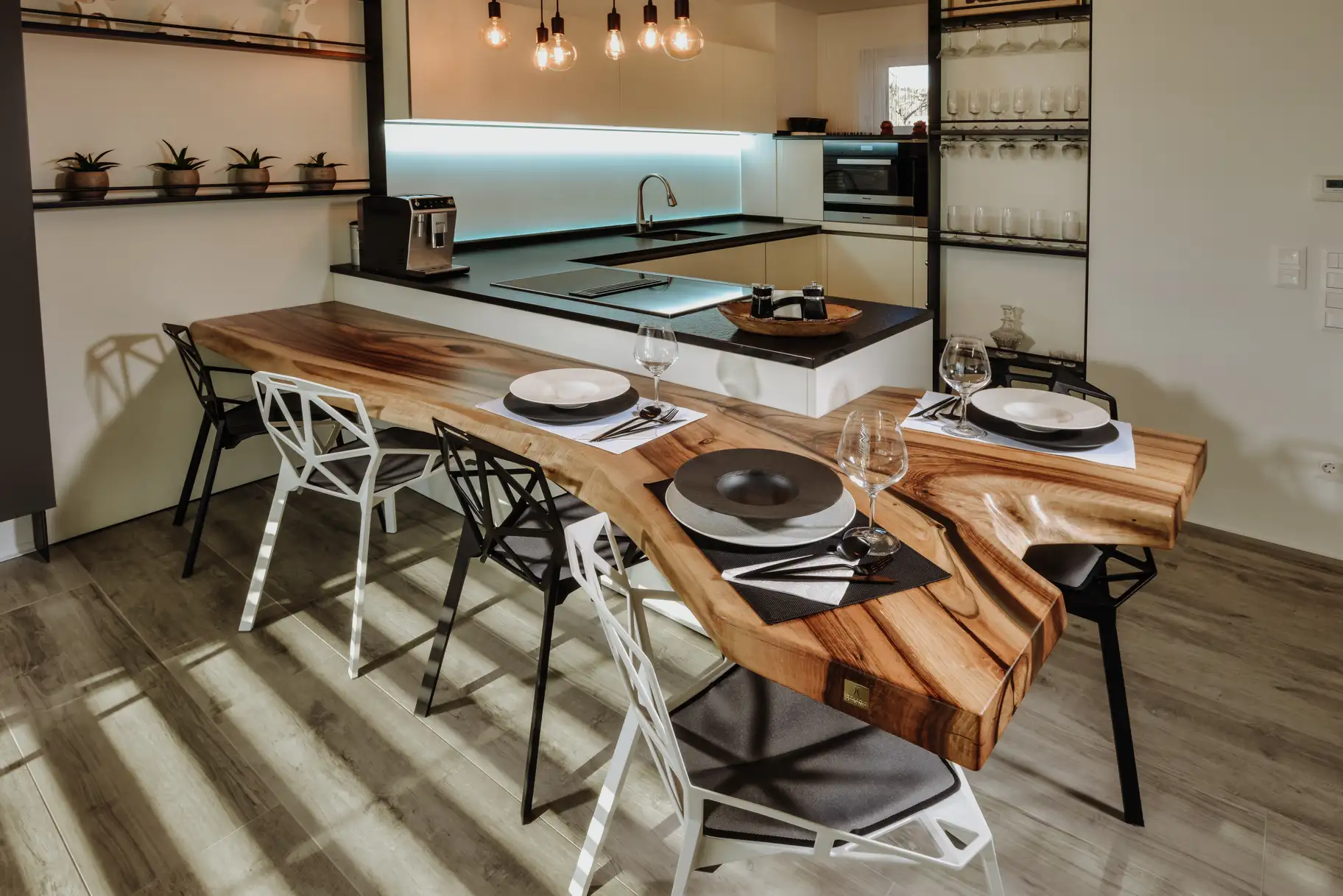 Mesa de cocina de alta calidad hecha de tronco como extensión de cocina de Stammdesign, vista 2
