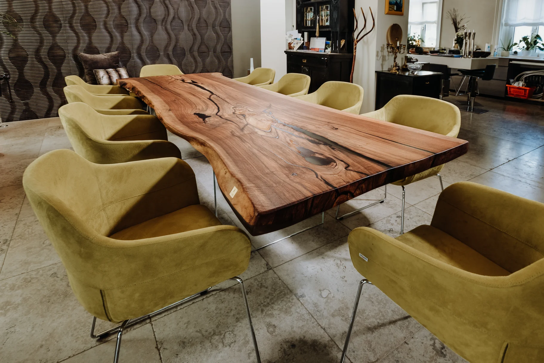 Élégante table en bois massif en tronc d’arbre avec grain marqué et design robuste de Stammdesign, 2